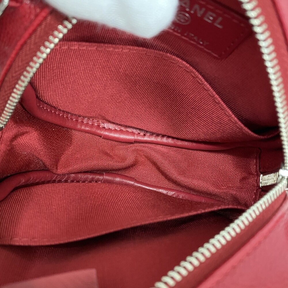 CHANEL Red Caviar Leather Shoulder Bag - Picture 4 of 9